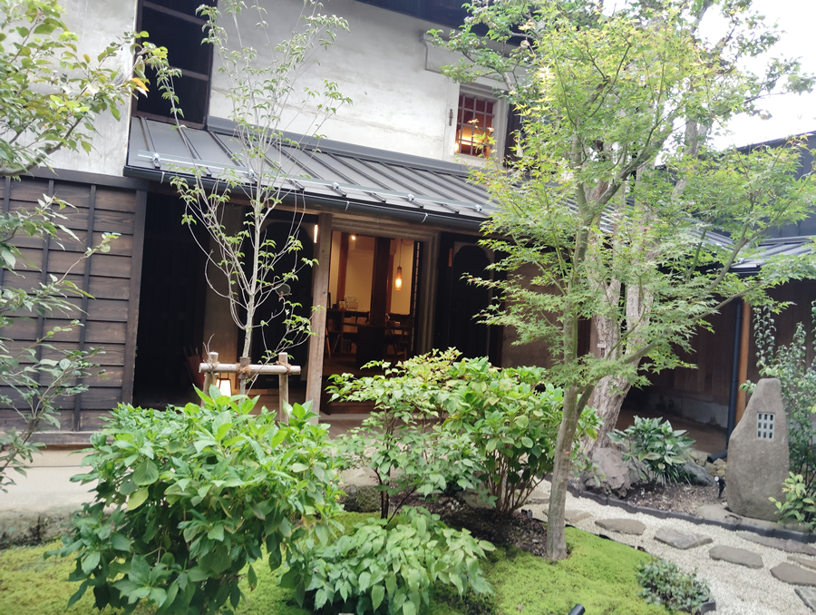 2024年10月19日高山市若者等活動事務所「村半」中庭